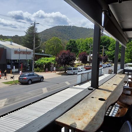 Coach House Inn Bright Bagian luar foto