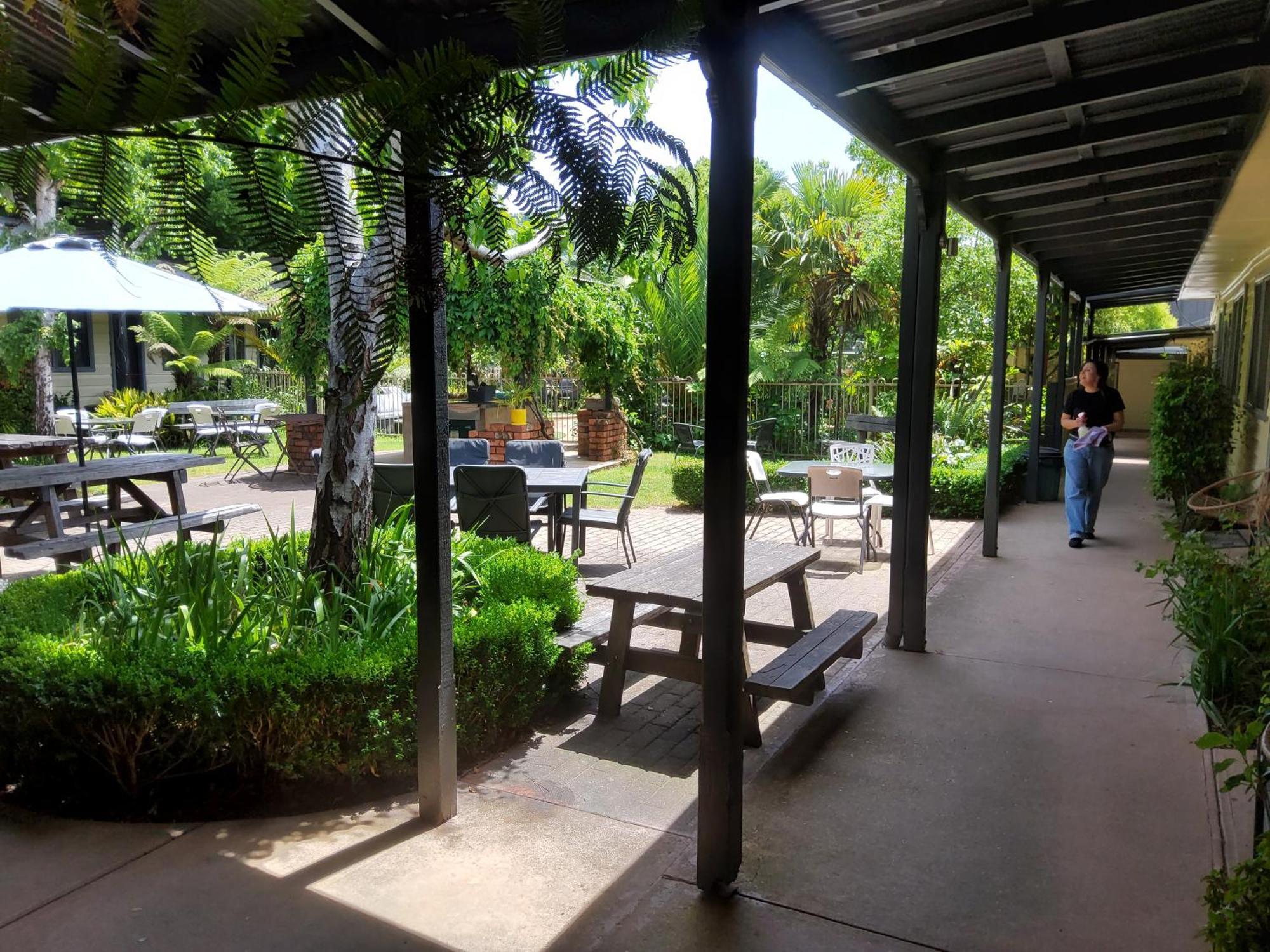 Coach House Inn Bright Bagian luar foto
