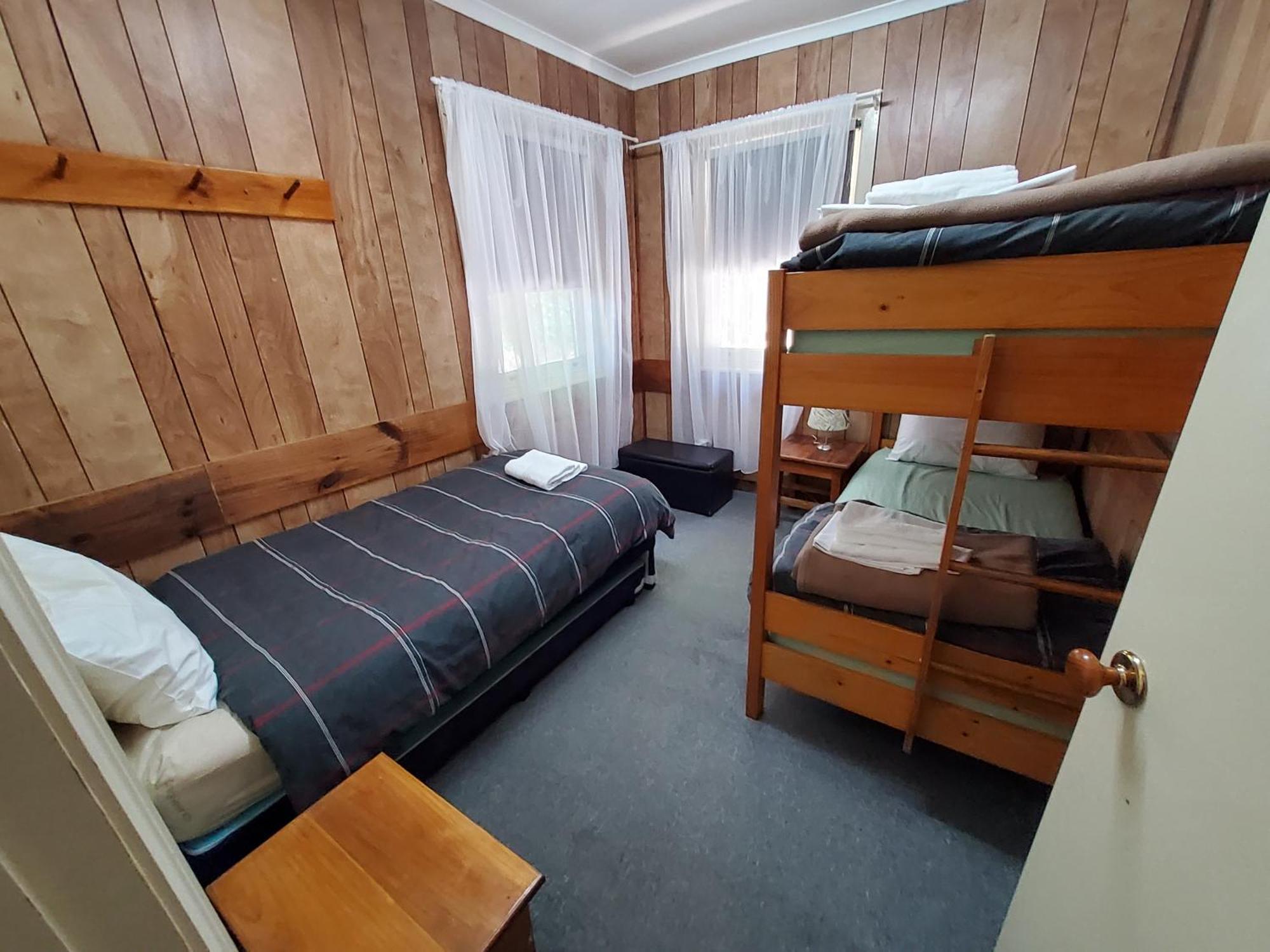 Coach House Inn Bright Bagian luar foto