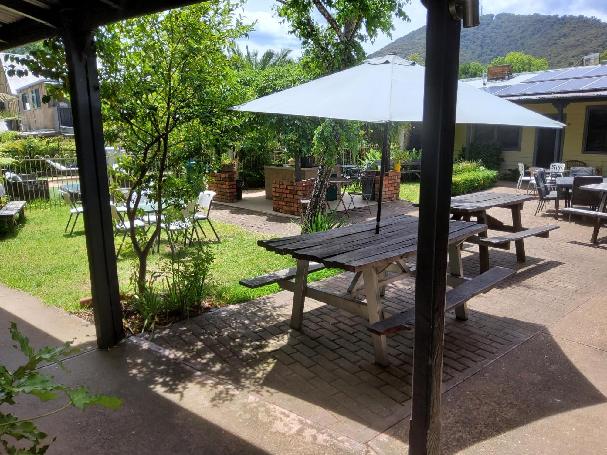 Coach House Inn Bright Bagian luar foto