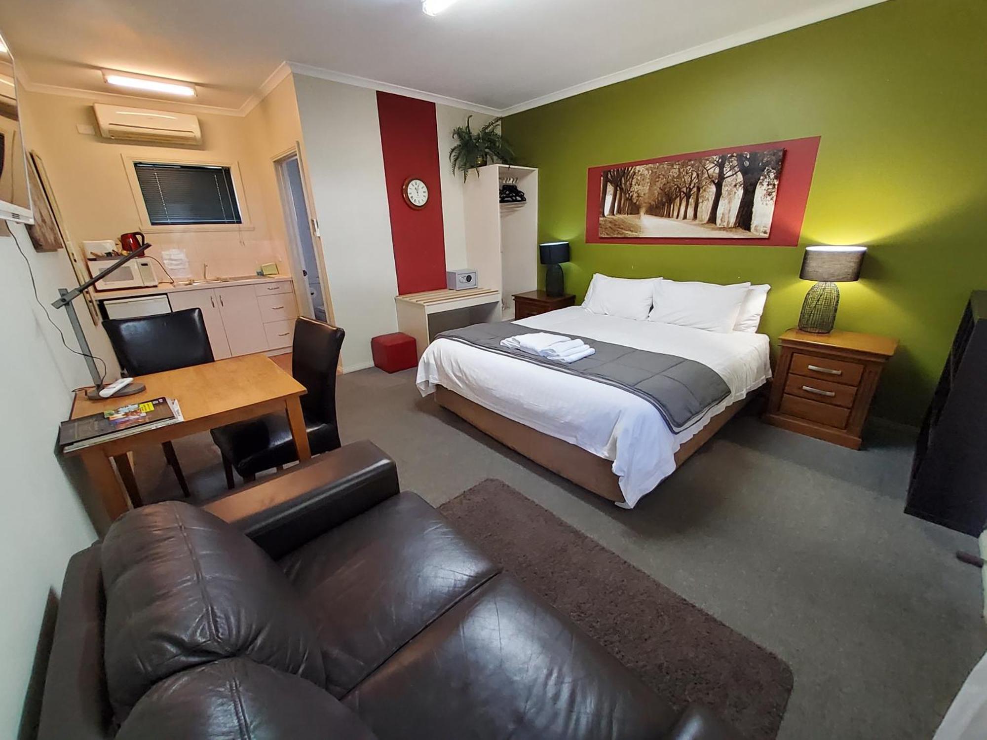 Coach House Inn Bright Bagian luar foto