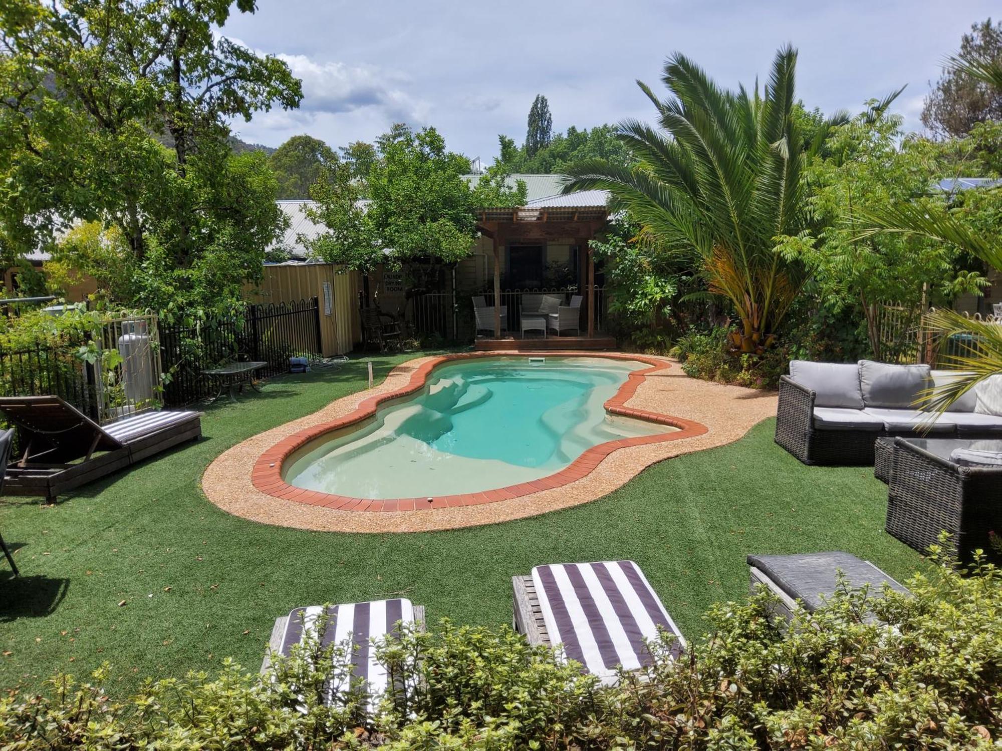 Coach House Inn Bright Bagian luar foto