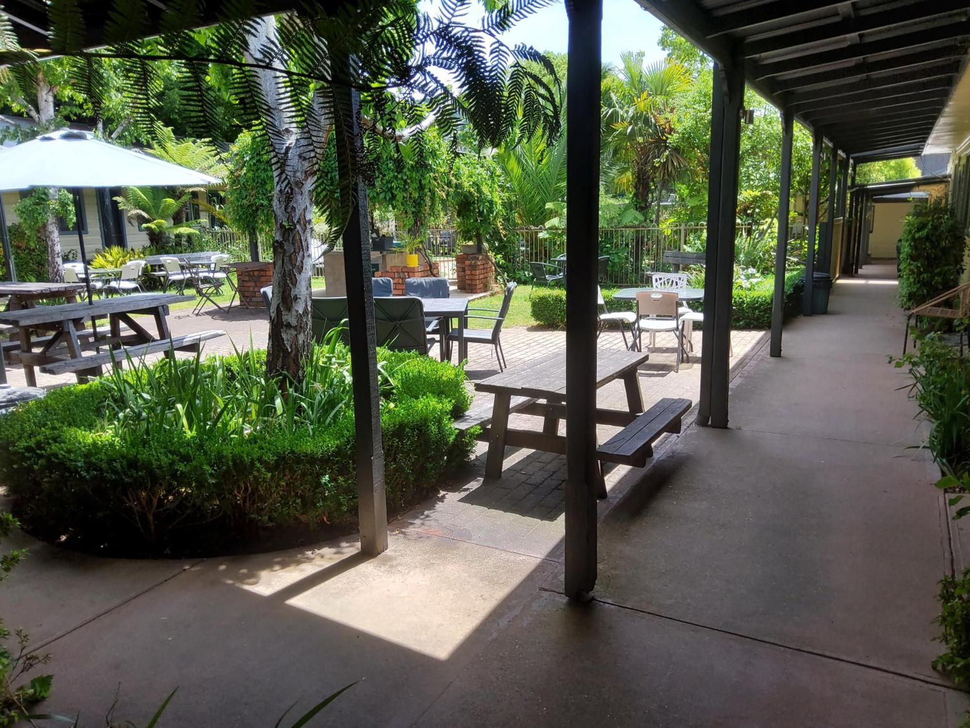 Coach House Inn Bright Bagian luar foto