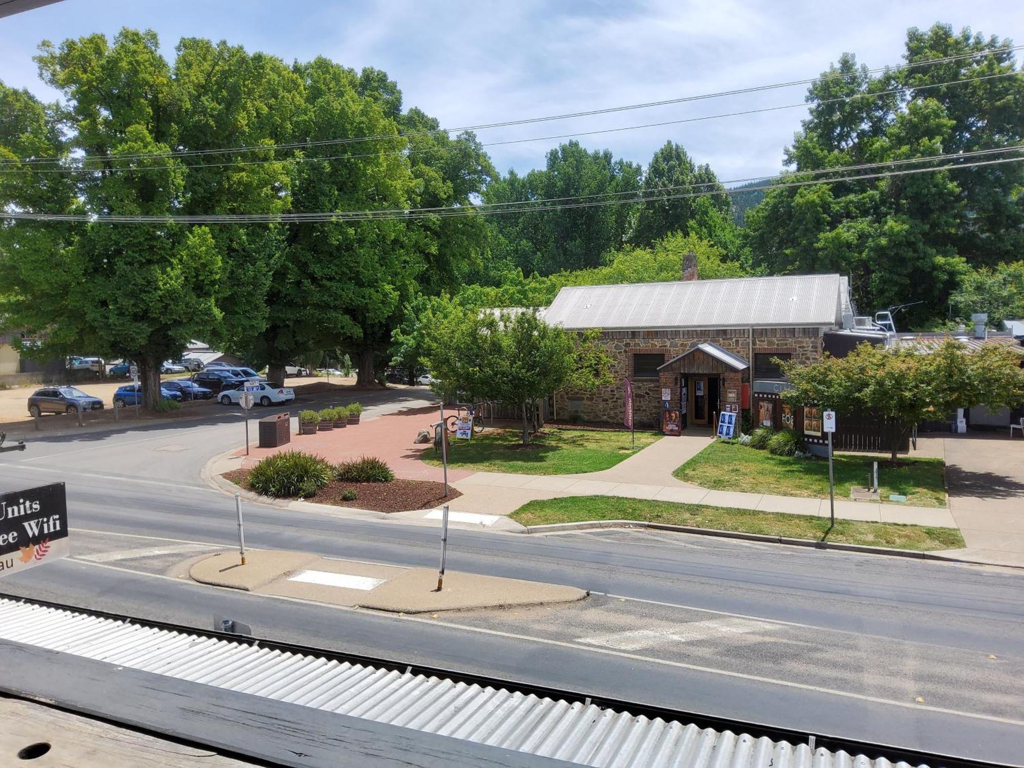 Coach House Inn Bright Bagian luar foto