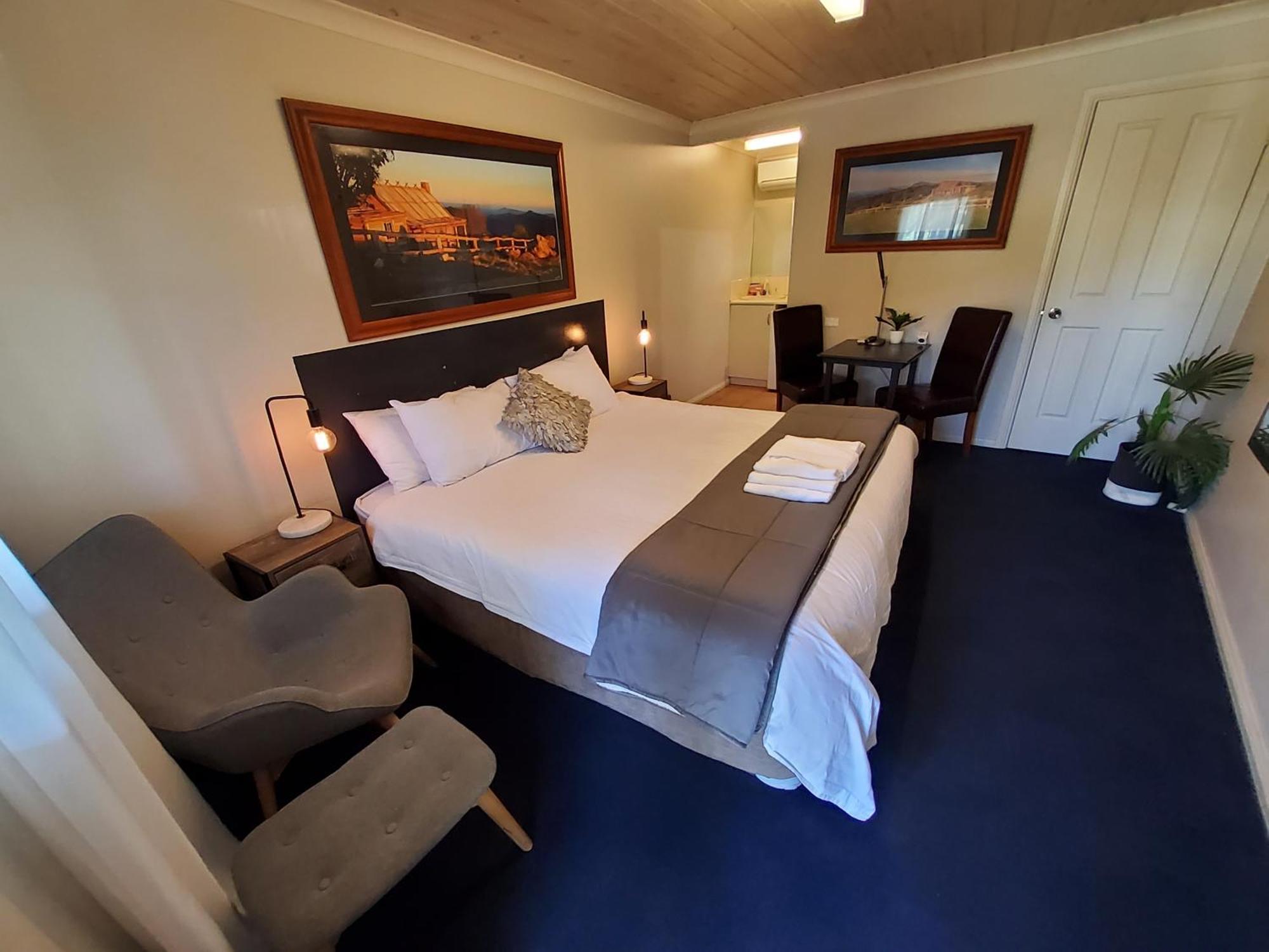 Coach House Inn Bright Bagian luar foto