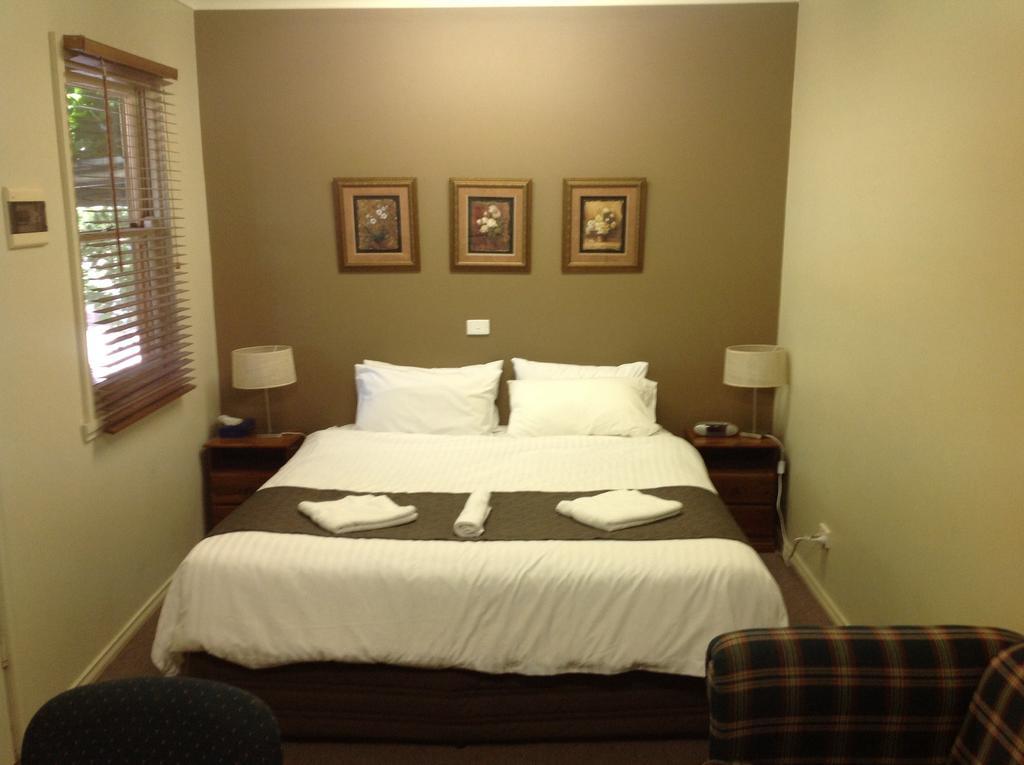 Coach House Inn Bright Bagian luar foto